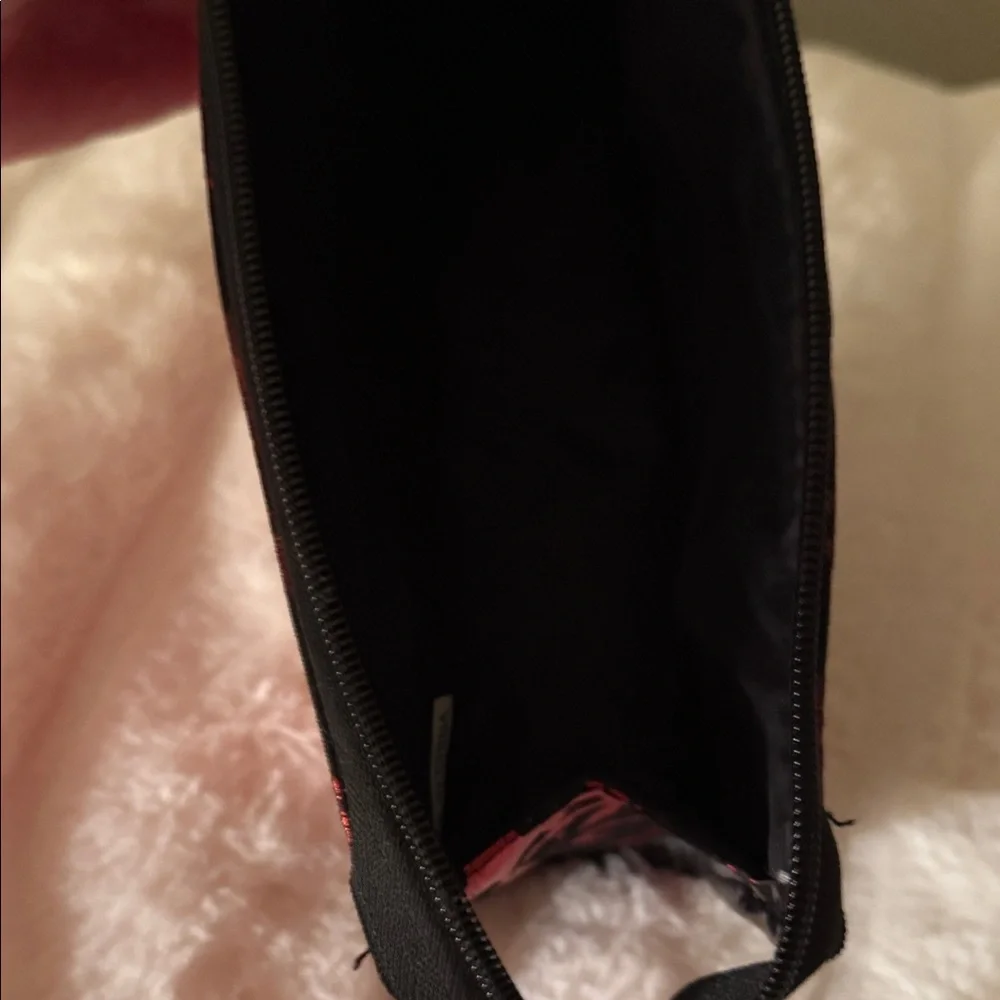 Red and Black Las Vegas Pouch - Picture 3 of 4